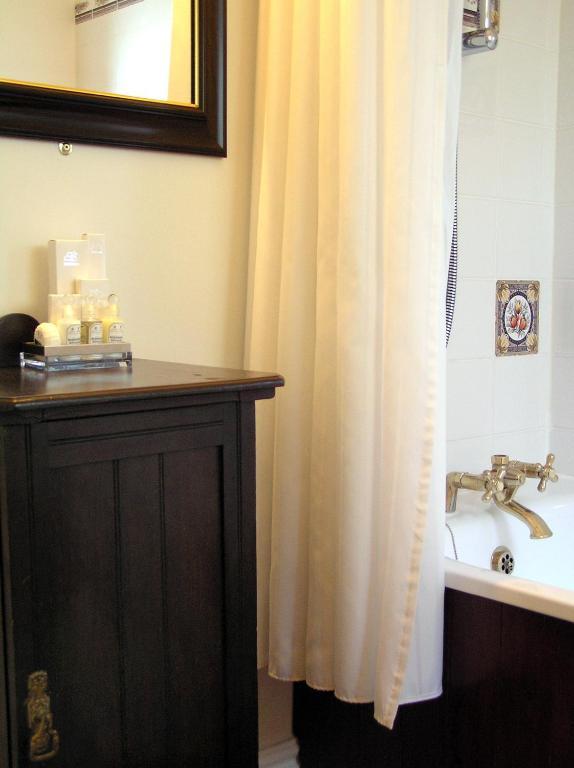 Clow Beck House 3*