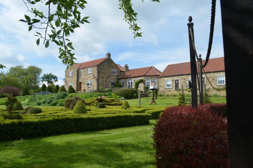 Clow Beck House 3*